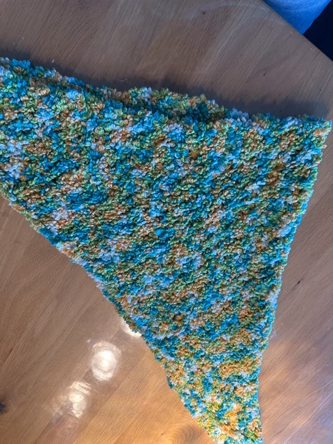 Handgehäkelte Schals & Dreieckstücher – Bild 2