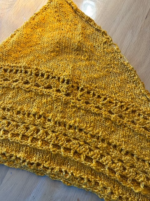 Handgehäkelte Schals & Dreieckstücher – Bild 5