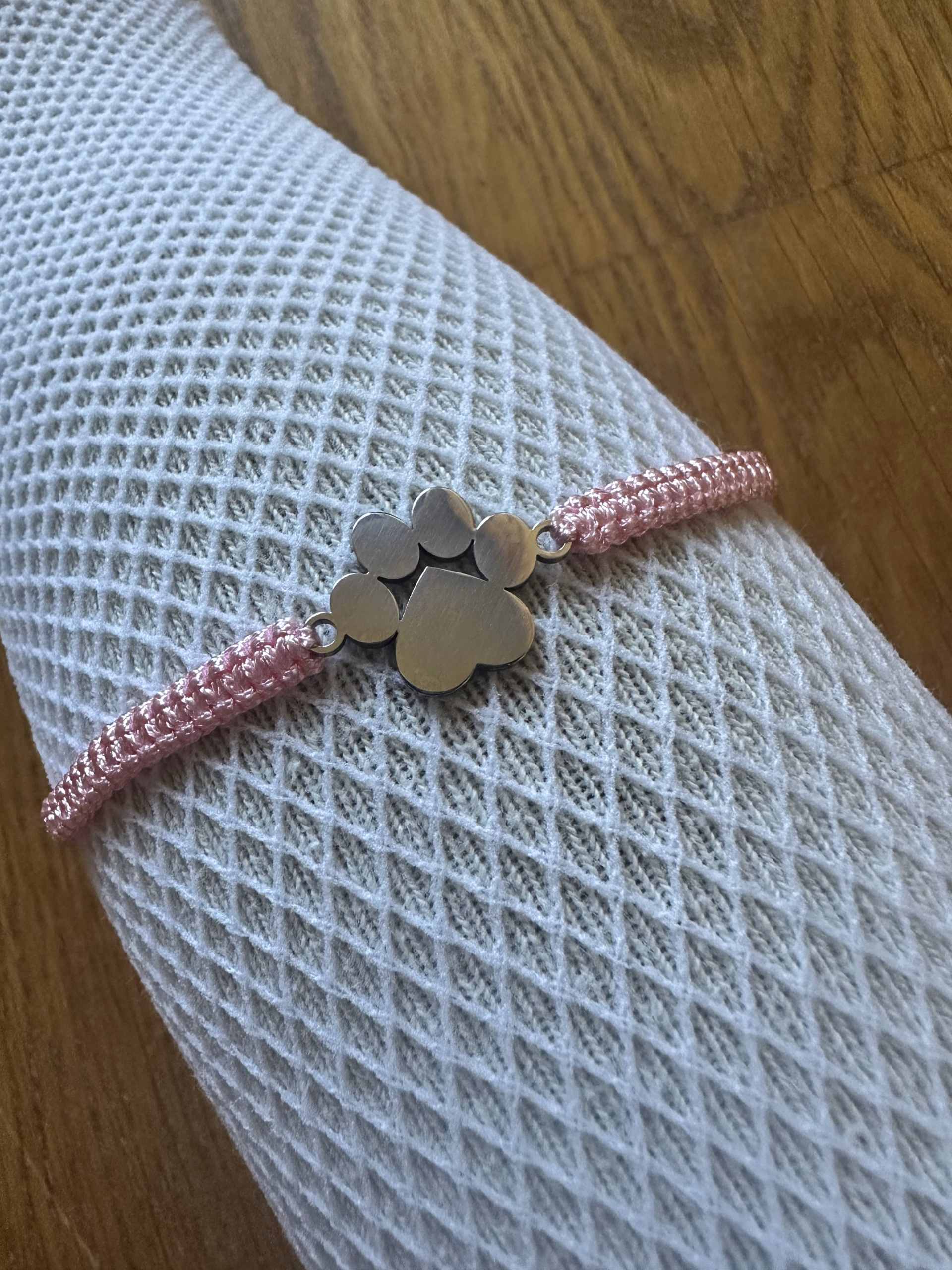 🐾 Handgemachtes Armband mit Pfotenmotiv – in verschiedenen Farben – Bild 7
