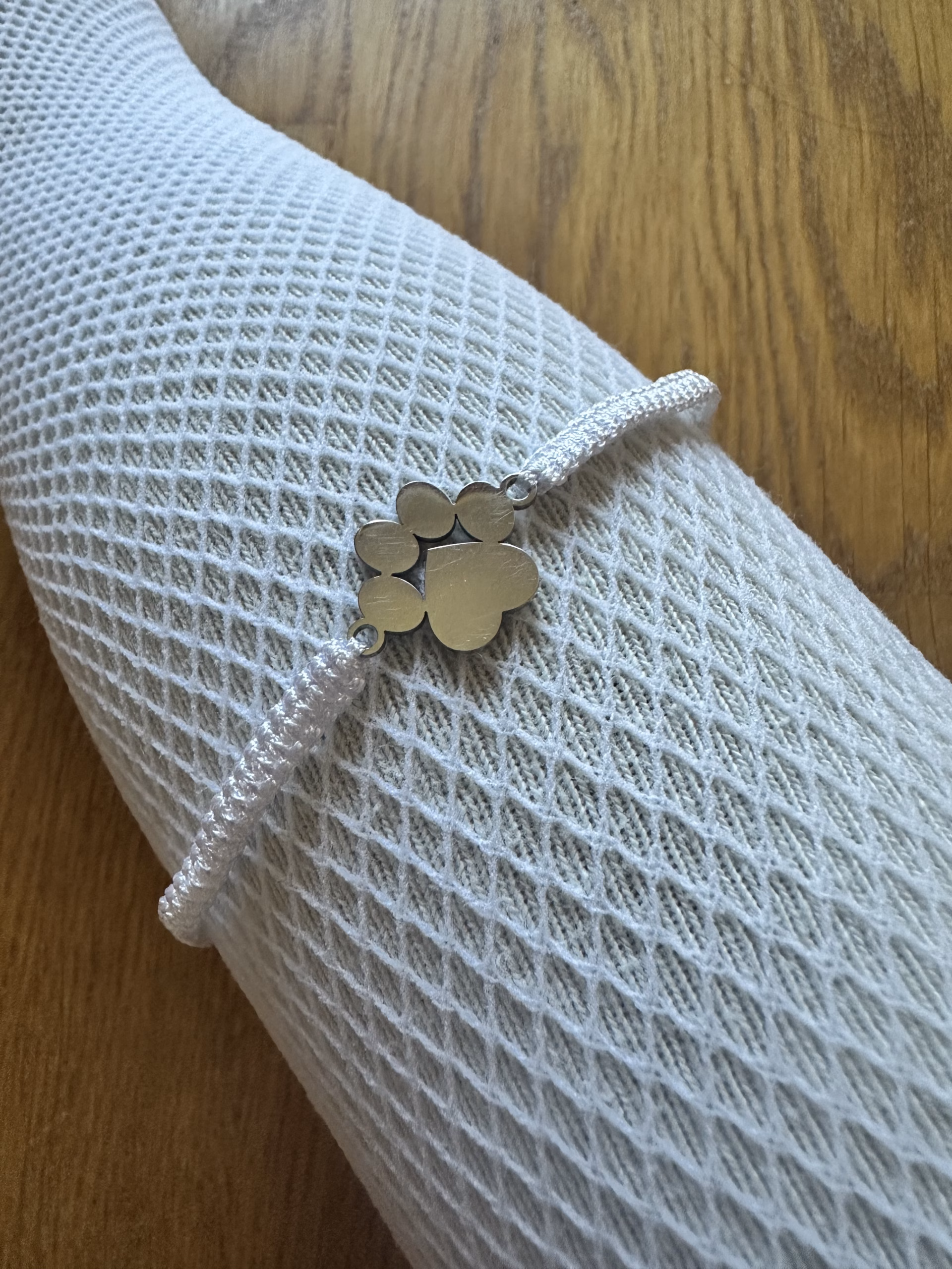 🐾 Handgemachtes Armband mit Pfotenmotiv – in verschiedenen Farben – Bild 3