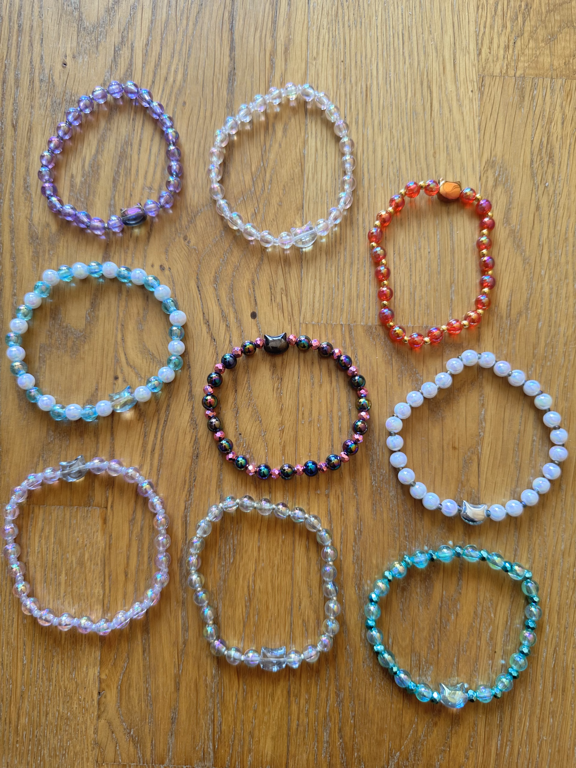 Handgemachtes Perlenarmband mit Katzenkopf – dehnbar – Bild 9