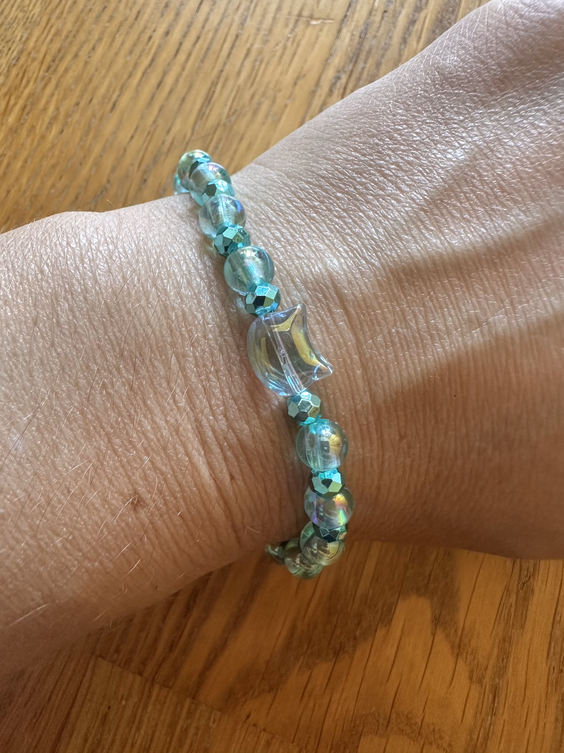 Handgemachtes Perlenarmband mit Katzenkopf – dehnbar – Bild 11